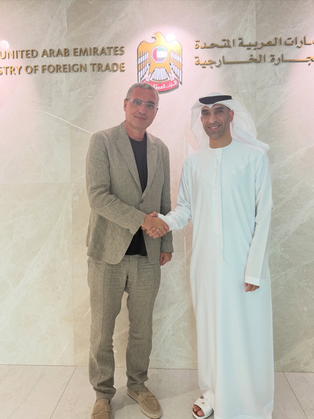 Astăzi am avut o întrevedere de lucru cu ministrul comerțului exterior al Emiratelor Arabe Unite, Excelența Sa, dr. Thani bin Ahmed Al Zeyoudi.

Am discutat despre direcții concrete de cooperare și am…