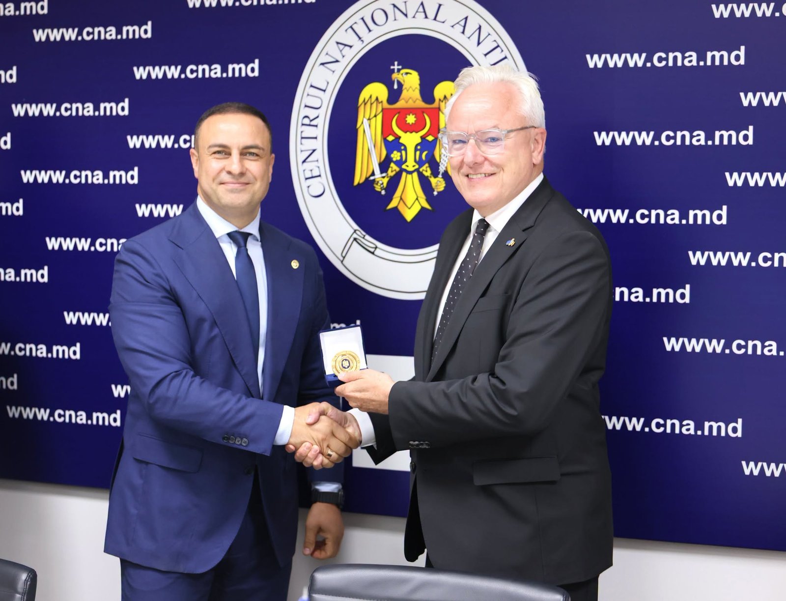 Directorul CNA a avut o întrevedere cu reprezentanții  Comisiei Europene, Delegației UE și PNUD Moldova privind fortificarea capacităților instituționale și operaționale

În cadrul întrevederii au fo…