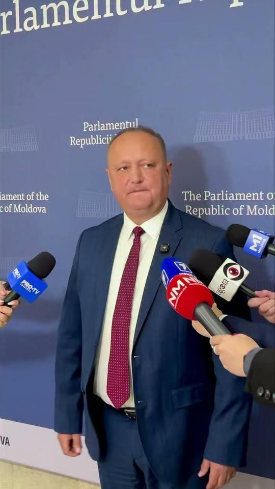 Fracțiunea socialiștilor nu va susține instituirea stării de urgență.

Considerăm că Guvernul se folosește de această stare pentru încheierea unor contracte secrete și realizarea unor scheme netranspa…