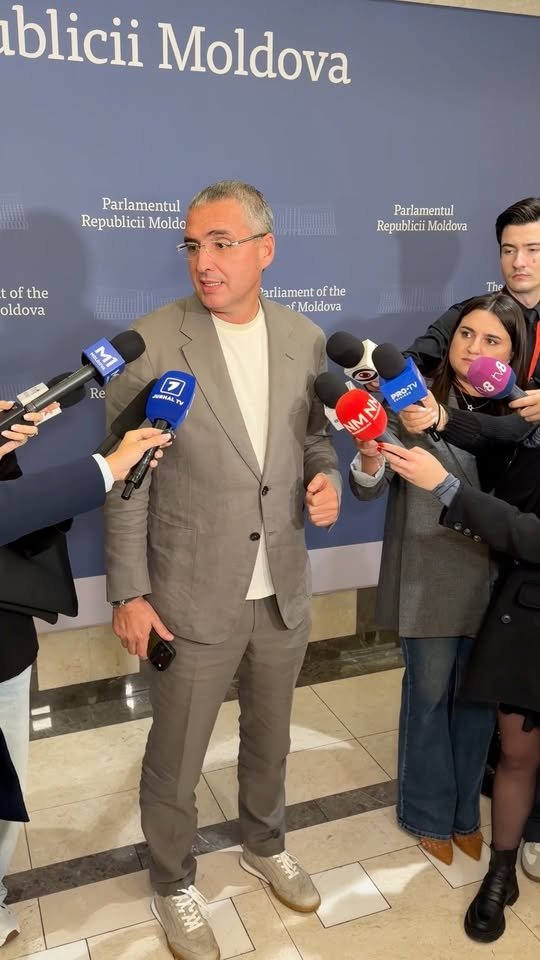 Guvernul vine astăzi cu ceea ce trebuia să facă acum câteva luni

Din prima zi în care a fost blocată strâmtoarea Ormuz, am cerut să folosim rezervele și toate sursele financiare disponibile pentru a …