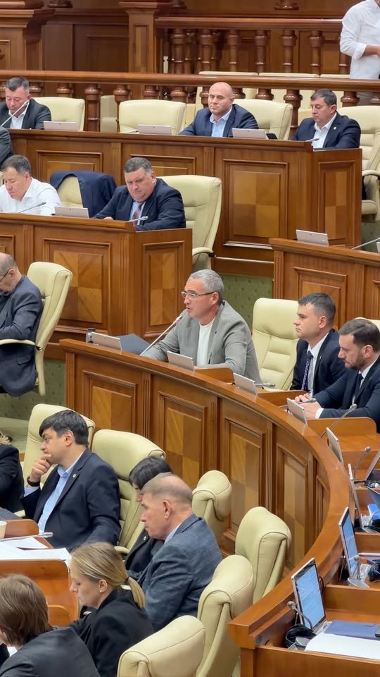 Am cerut protecție pentru oameni în cazul crizei apei. De la Guvern — niciun răspuns concret

Am cerut Guvernului să prevadă un mecanism care să nu permită scumpirea bruscă a apei potabile în situații…