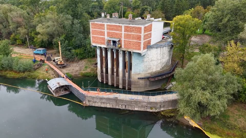 Râul Nistru la ziua de ieri.
Din primăvară, în vară și acum, aceeași situație în stația de captare de la Vadul lui Vodă.
Toată vara, Stația de captare a lucrat în regim obișnuit și acum la fel. Suplim…