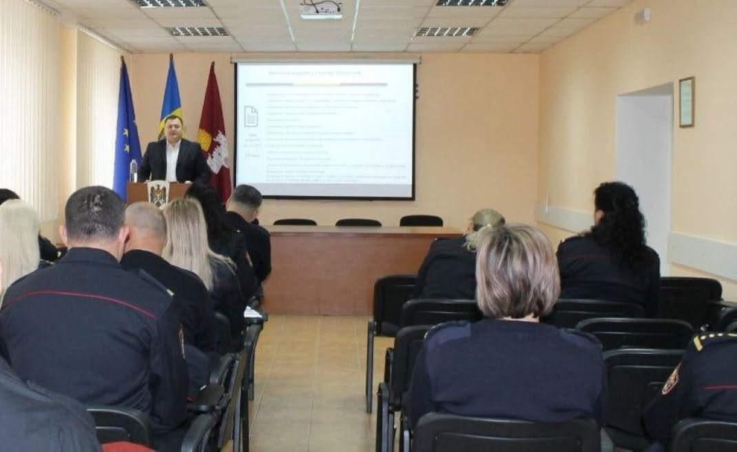 Peste 130 de persoane instruite în sectorul public și privat săptămâna aceasta. CNA a promovat normele de integritate și liniile telefonice de sesizare

Participanții la instruiri au fost informați de…