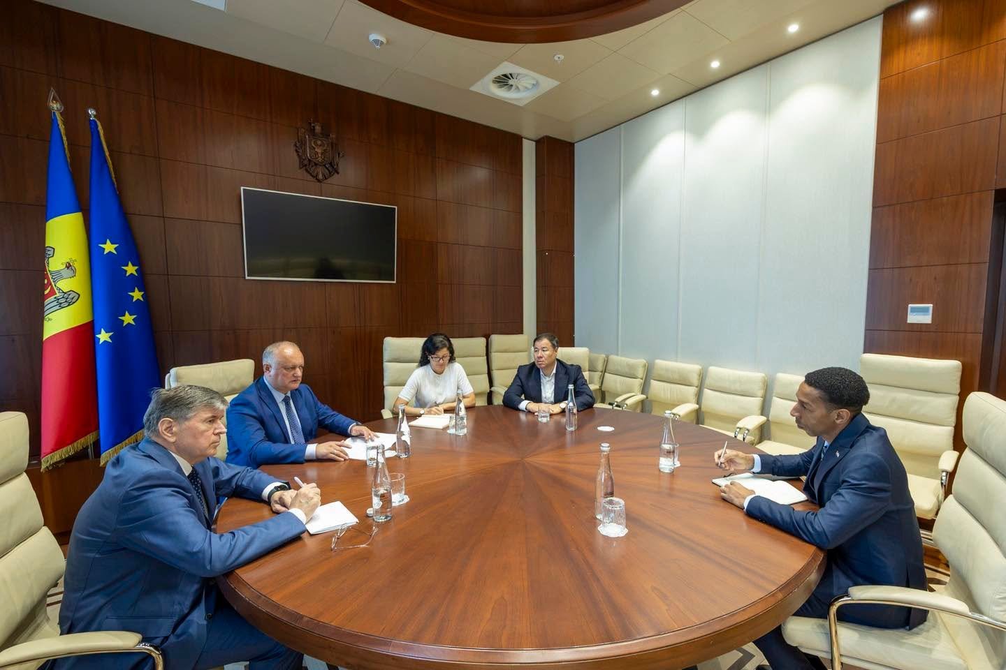 Împreună cu deputatul PSRM, Bogdan Țîrdea, am avut o întrevedere cu Alexander Valentín Rodríguez Salazar, Ambasador Extraordinar și Plenipotențiar al Republicii Cuba în Republica Moldova, cu reședința…